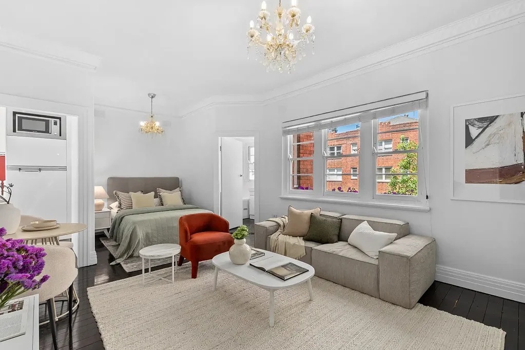 Potts Point Light, Bright Strata Art Deco Studio in the Heart of Potts Point