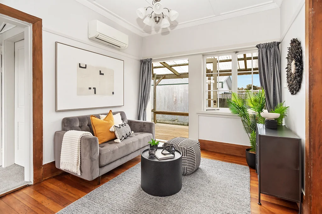 Kensington 2房  Move-in ready with potential