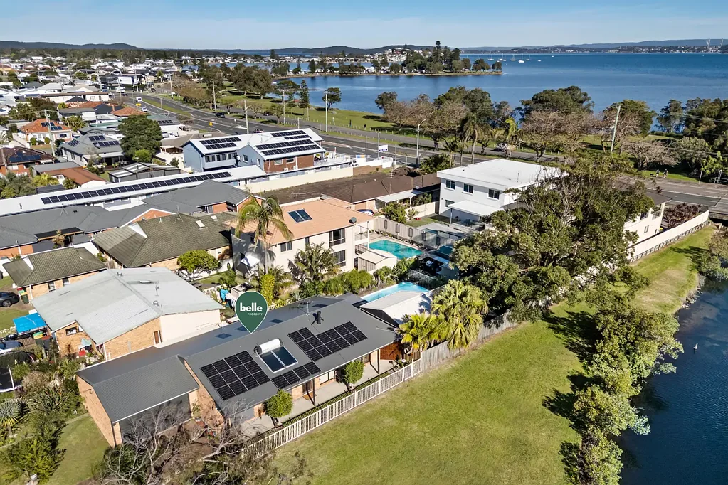 Belmont South 3房  Fabulous Lakeside Lifestyle Package - Just 150m from Belmont Bay PLUS Pool!