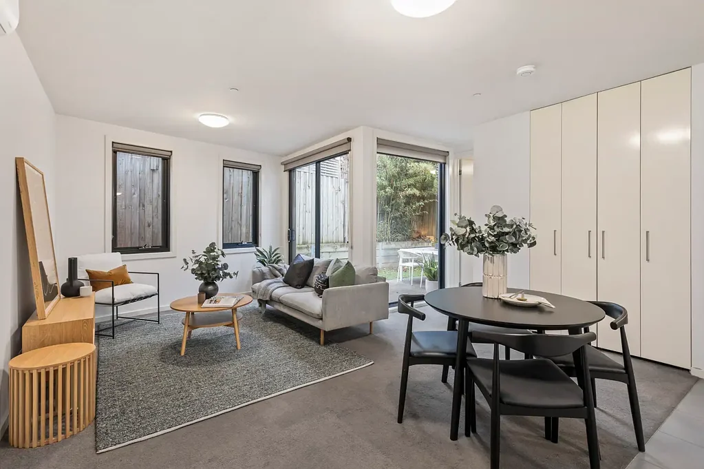 Caulfield North 2ห้องนอน Courtyard Apartment in an Unbeatable Lifestyle Address