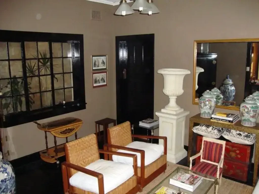 Spanish Mission Art Deco Unfurnished 2 Bedrooms Apartment for Lease
