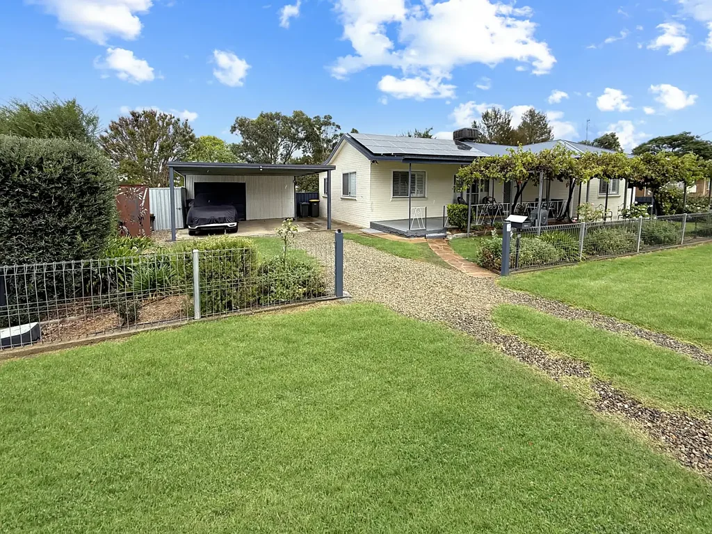 98 Edwards Street, Young, NSW 2594