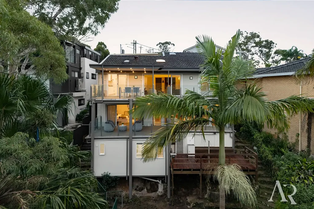 Padstow Heights 6房 宽敞地块558㎡ 水景高耸位置 多层布局灵活 六卧全带储物 现代厨卫精装 户外娱乐空间 三车安全停车 高品质配置佳 步行交通便捷 社区友好氛围 Elevated Four-Level Luxury Residence with Sweeping Water Views

Access property from 22 Bastille Close, Padstow Heights