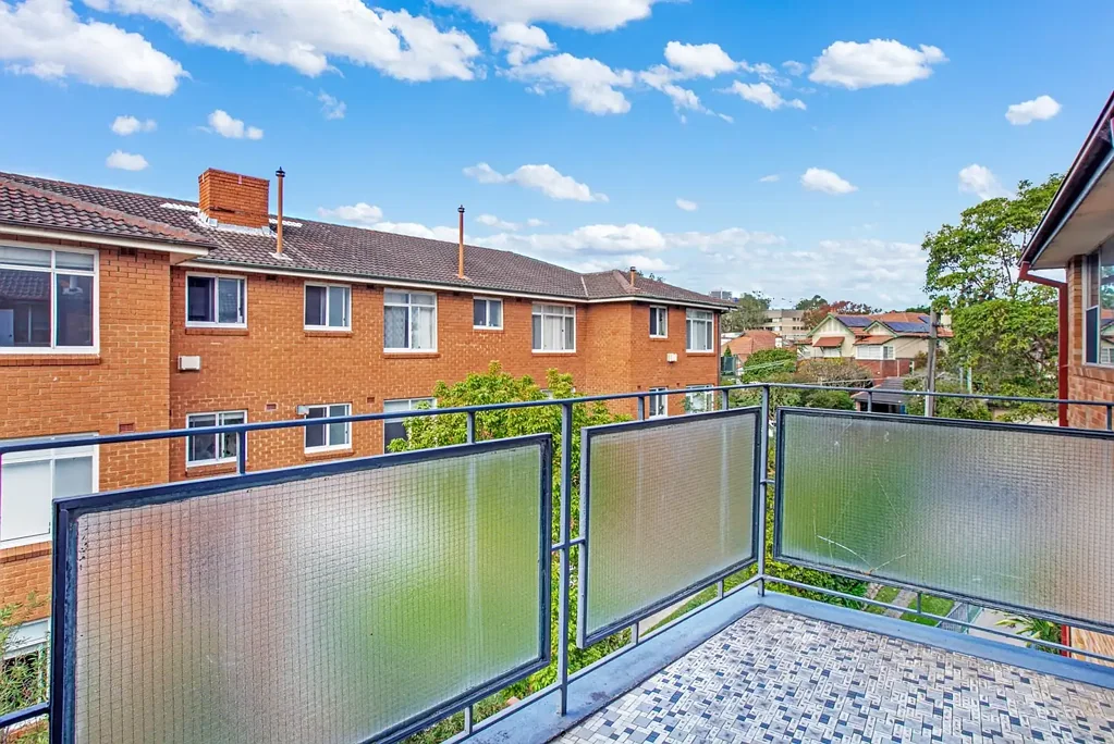 Spacious 3-Bedroom Top Floor Apartment