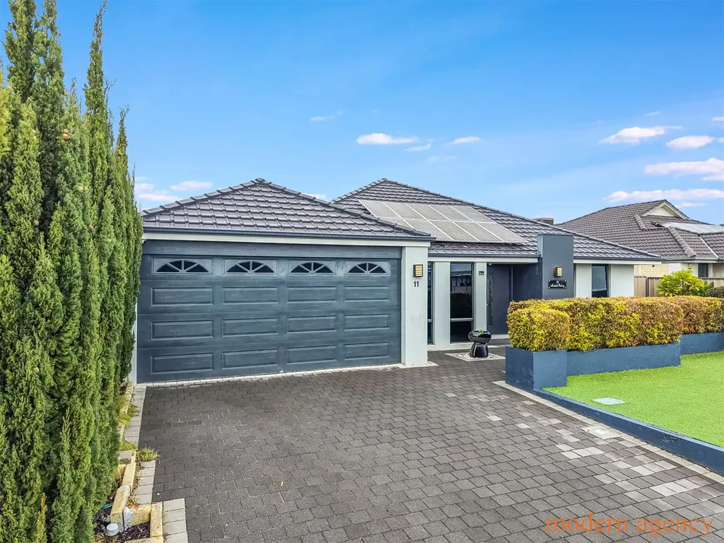 Piara Waters 4房  Spacious Family Home with Separate Study,  Theatre, Games Room & Established Fruit Trees