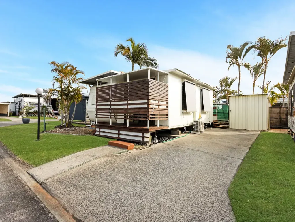 Torquay 1房  Permanent Cabin For Sale in the Whale Watching Capital!