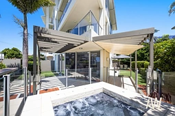 2/4 Bennett Street, Moffat Beach