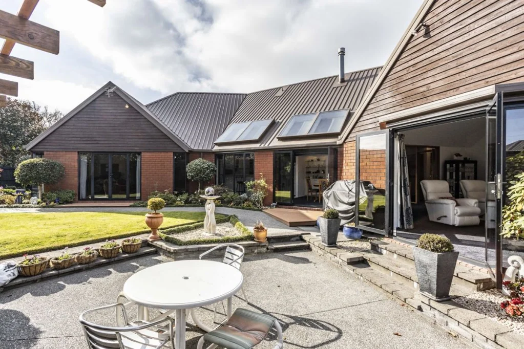 Burwood 4部屋 * UNDER OFFER * Beautifully Presented Family Home