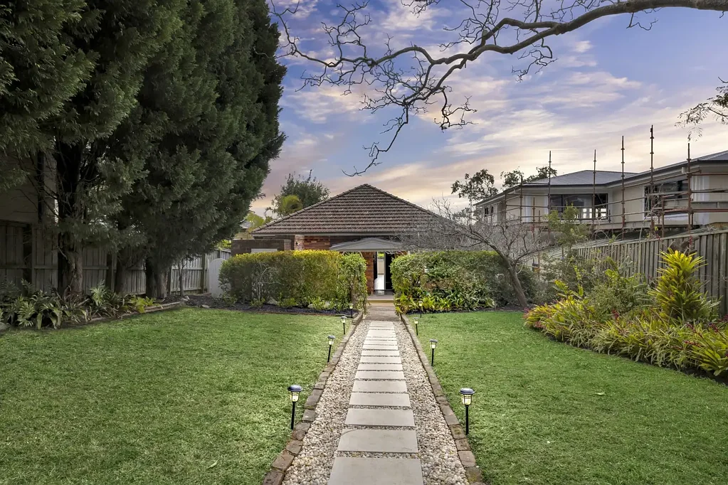Art Deco Gem in a quiet Seaforth cul-de-sac