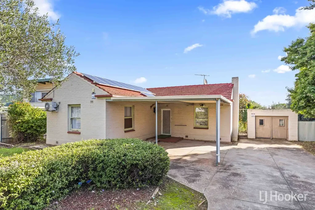 Elizabeth Park 3ห้องนอน Character Home on a Generous Allotment - Packed with Potential!