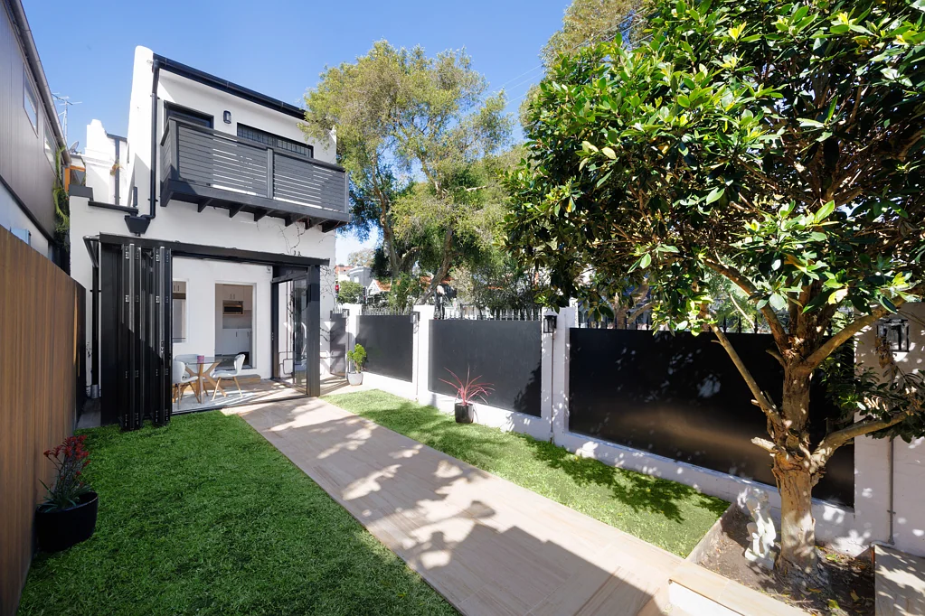 Bondi Junction 4Kwarto Grand c1890 Freestanding Residence in a Coveted Parkside Setting