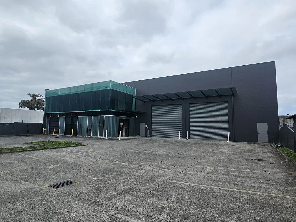 Henderson STANDALONE INDUSTRIAL - POWER + GANTRY
