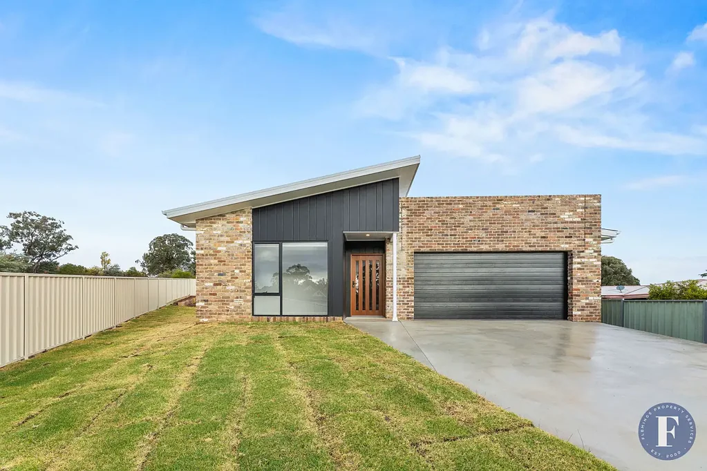 Young 4房  Brand New Family Home!