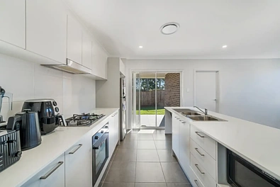 3 Lusitano Crescent, Austral, NSW 2179, 5房, 2浴, House