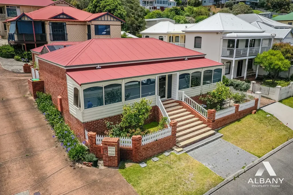 HARBOUR VIEWS & CITY CONVENIENCE