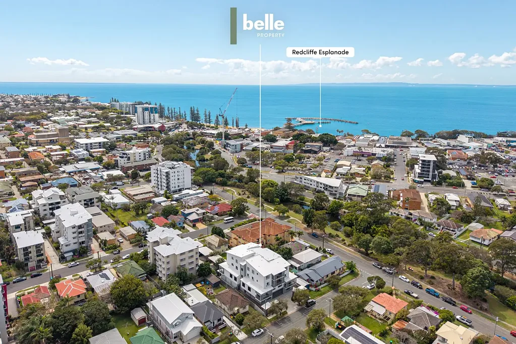 Redcliffe 2房 Redcliffe 中心区域的宽敞现代公寓 SPACIOUS MODERN APARTMENT IN VIBRANT REDCLIFFE HEART