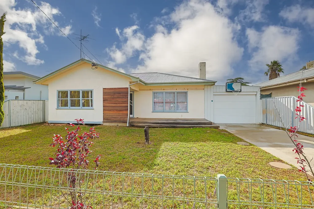 Mildura 3Moenga Westside charm with space & style
