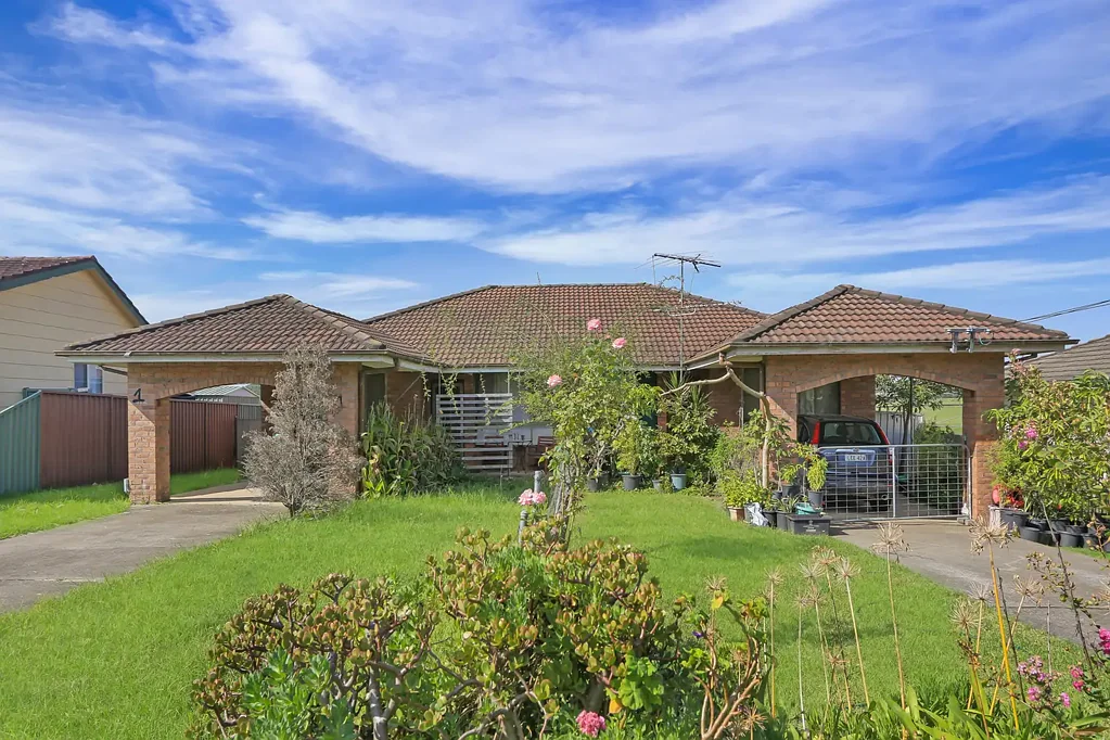 Windsor 4房  Keen vendor - Offers Considered! 
Open Homes: Saturdays- Unit 1: 10am - 10:15am & Unit 2: 10:15am - 10:30am