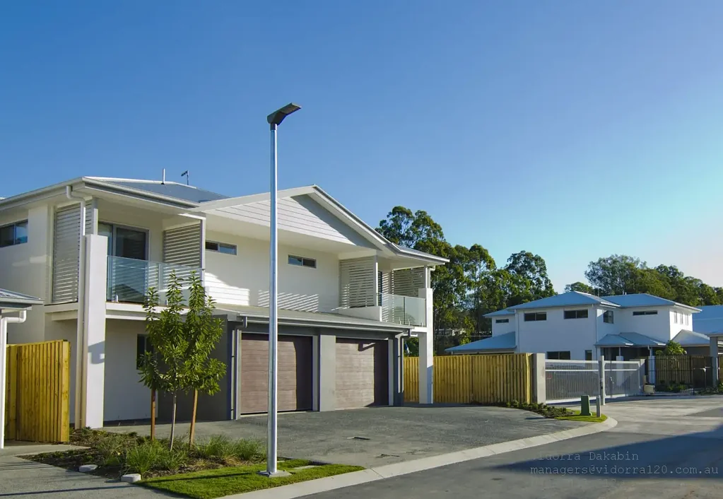 MODERN TOWNHOUSE IN SECURE COMPLEX