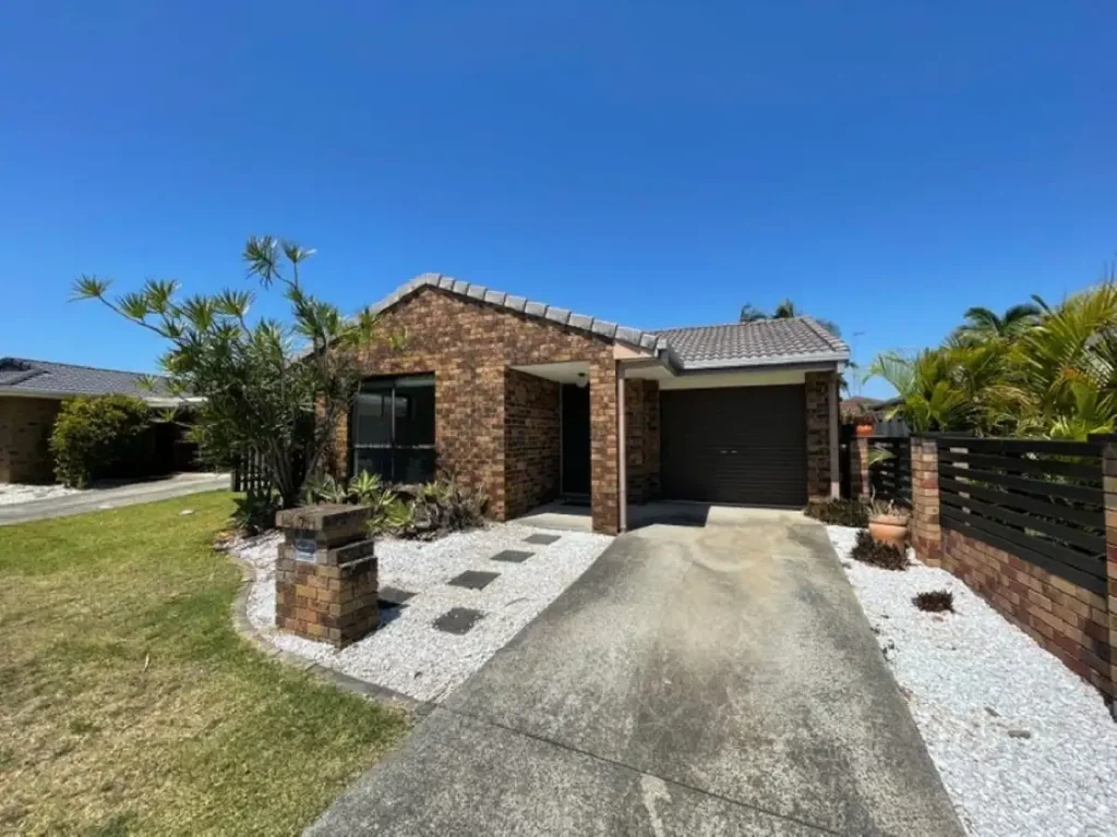 Burleigh Waters 3ਬੈੱਡਰੂਮ Burleigh Waters Bargain Home !