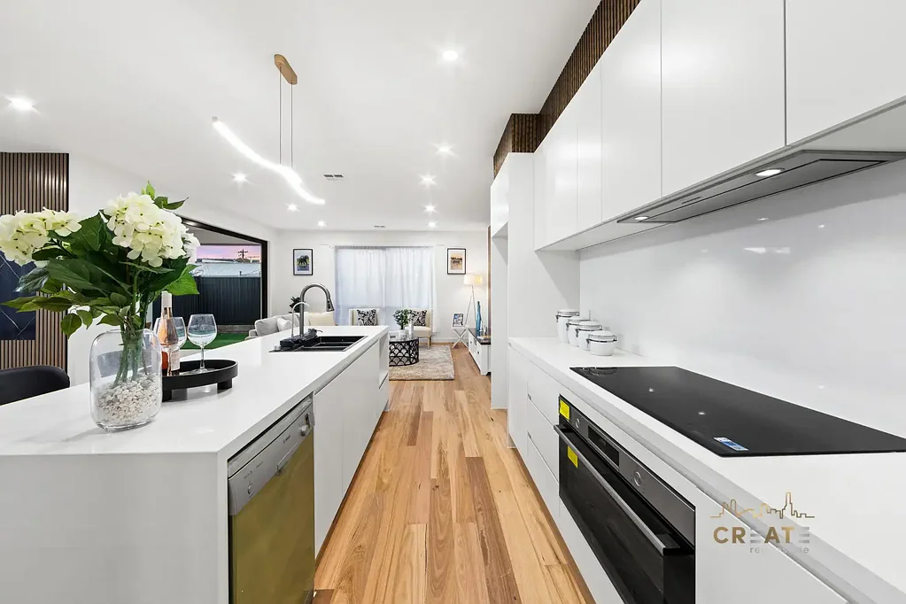 Sunshine 4 Bedroom LUXURY EXECUTIVE LIVING IN SUNSHINE - A DISTINCTIVE ARCHITECTURAL GEM