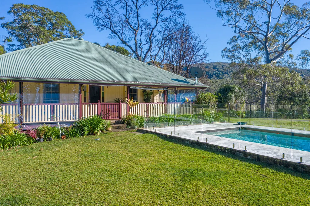 Lillian Rock Prestigious Property Awaits You