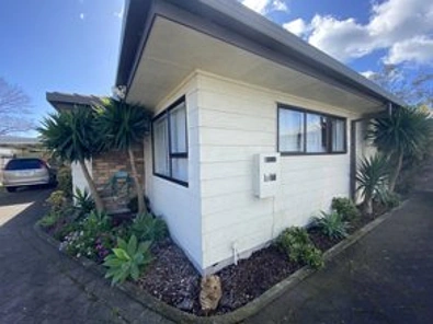 Charming Coastal Retreat for Lease in Papamoa!