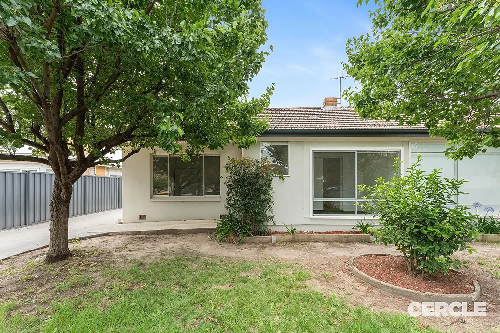 Large Renovated One Bedroom Villa Close To Shops & Transport