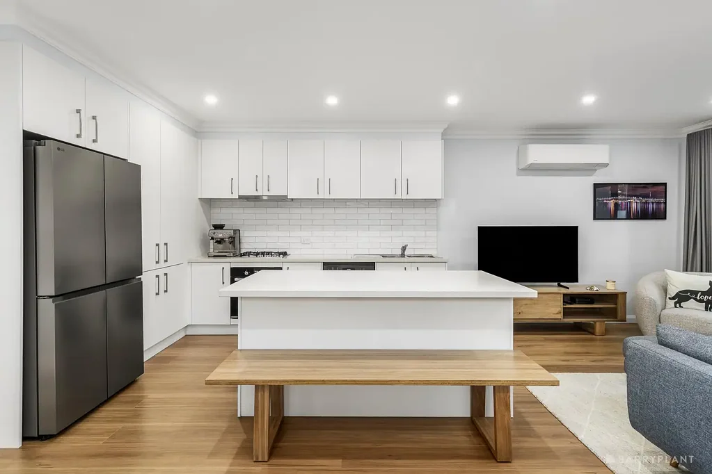 Mooroolbark 4Phòng ngủ Contemporary Triple-Story Excellence in the Heart of Mooroolbark