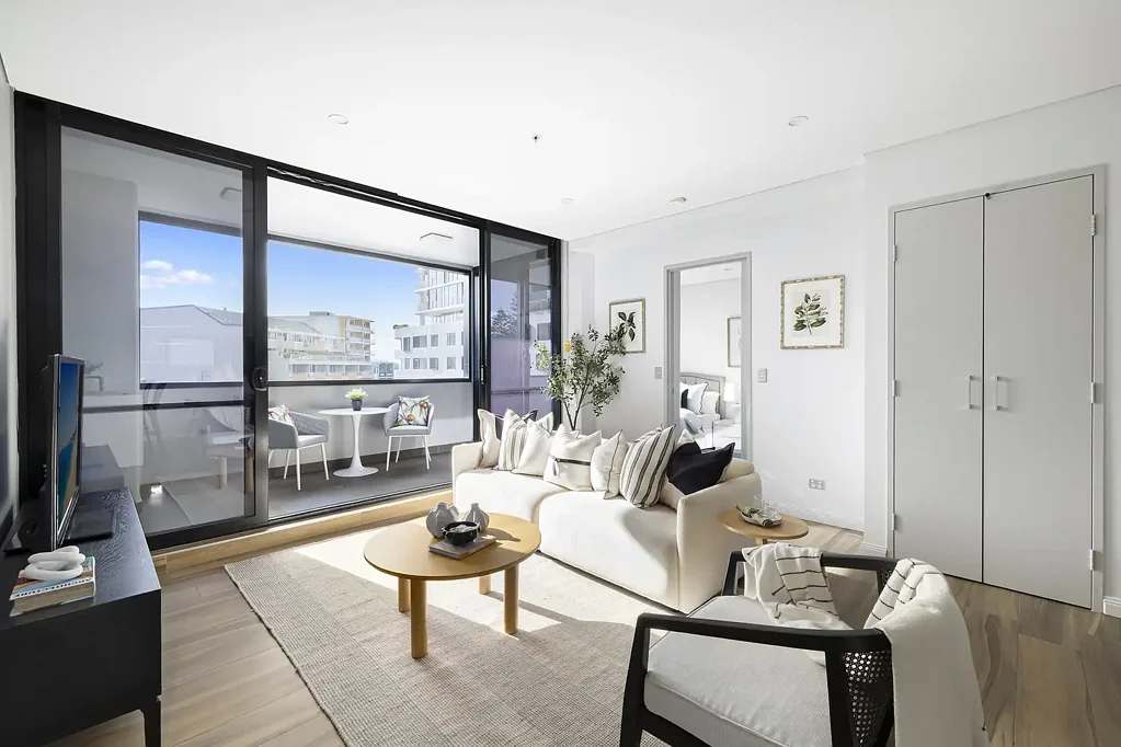 Dee Why 2房 Meriton Lighthouse 豪华公寓 朝北露台 游泳池健身房 楼下超市咖啡馆 步行海滩 Effortless coastal living in Dee Why's lighthouse complex