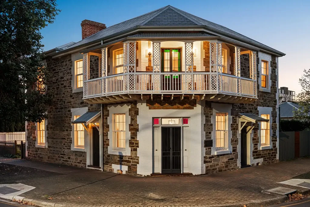Norwood 5房  A corner Norwood landmark that turned history into high design….