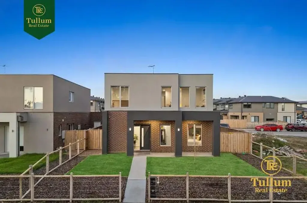 Junction Village 4房 Junction Village 中心时尚家庭生活！ Stylish Family Living in the Heart of Junction Village!