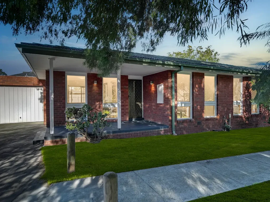 Springvale South 2chambre Light-Filled Living in a Location You'll Love