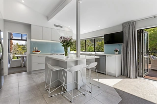 9 Crown Hill Close, Forrest Hill, North Shore City