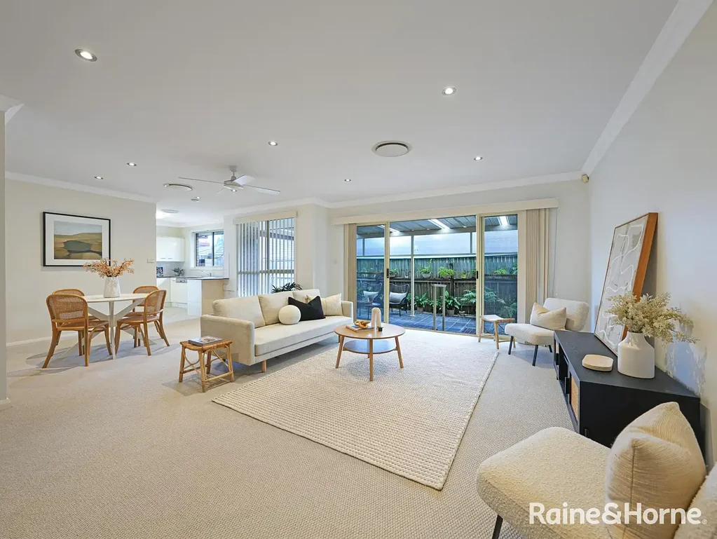 Corrimal 3房 安静街巷私享 瓷砖入口厅 管道空调 新厨石英台面 不锈钢电器 双车库内通道 遮蔽庭院 私密空间 Single Level Living At It's Best At "Springwood Villas"