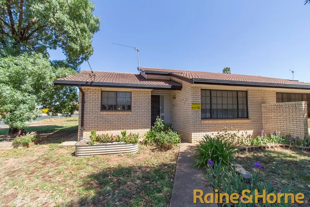 Duplex in Handy Location