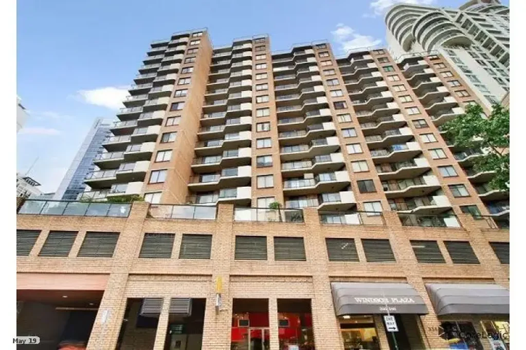 Spacious 1 Bedroom, 1 bathroom Apartment in Winsor Plaza.