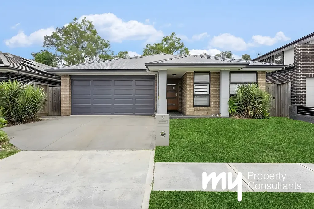 7 Dowie Drive, Claymore, NSW 2559