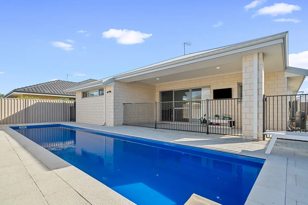 Baldivis 4ห้องนอน Your dream family home awaits - 11m heated pool.