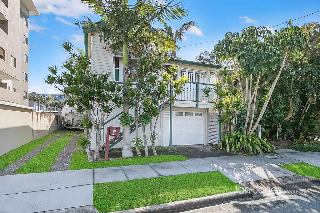 24 Sydney Street, Redcliffe, QLD 4020