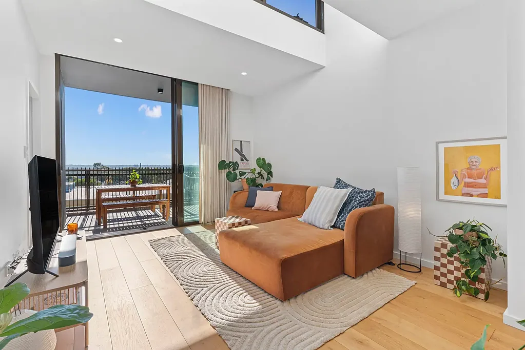 Gladesville 1 Bedroom Light-Filled Retreat with Entertainer's Balcony