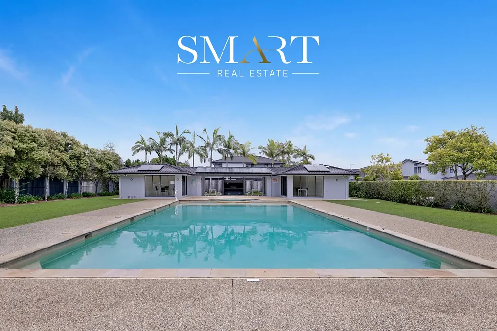 Upper Coomera 3ห้องนอน Priced to Sell: Spacious, well-presented double-story townhouse in a secure gated estate. Perfect for families, investors or first-home buyers.