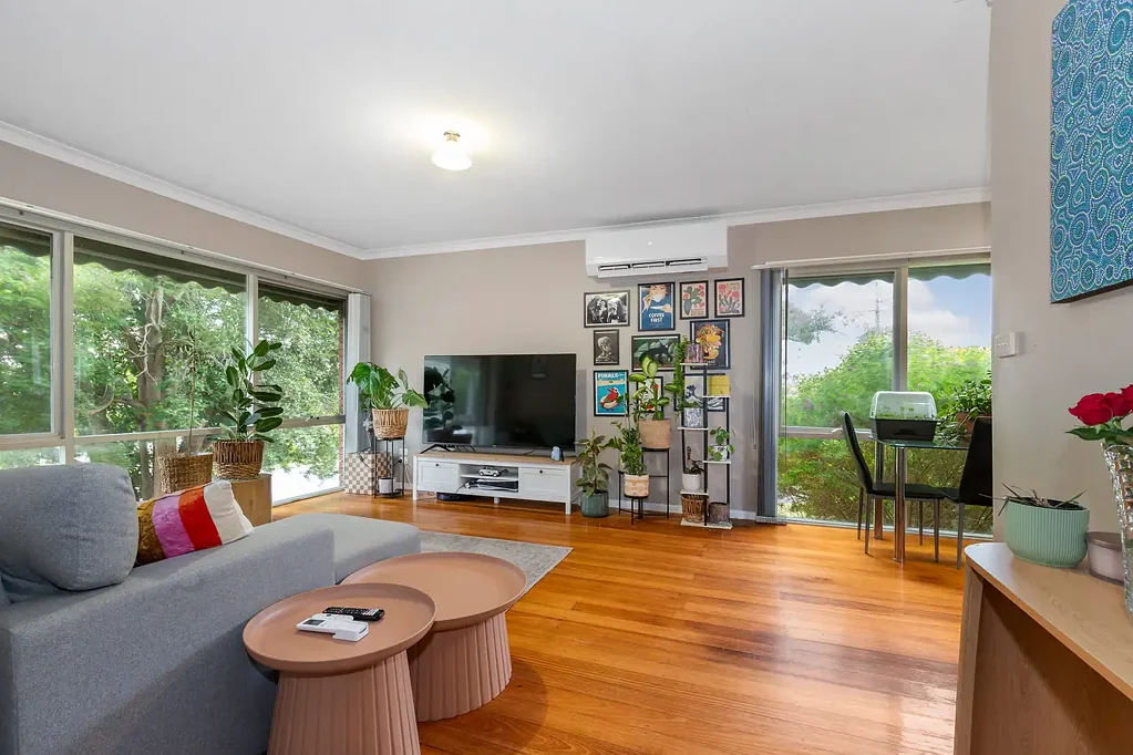 Stylish Living in a Leafy Locale