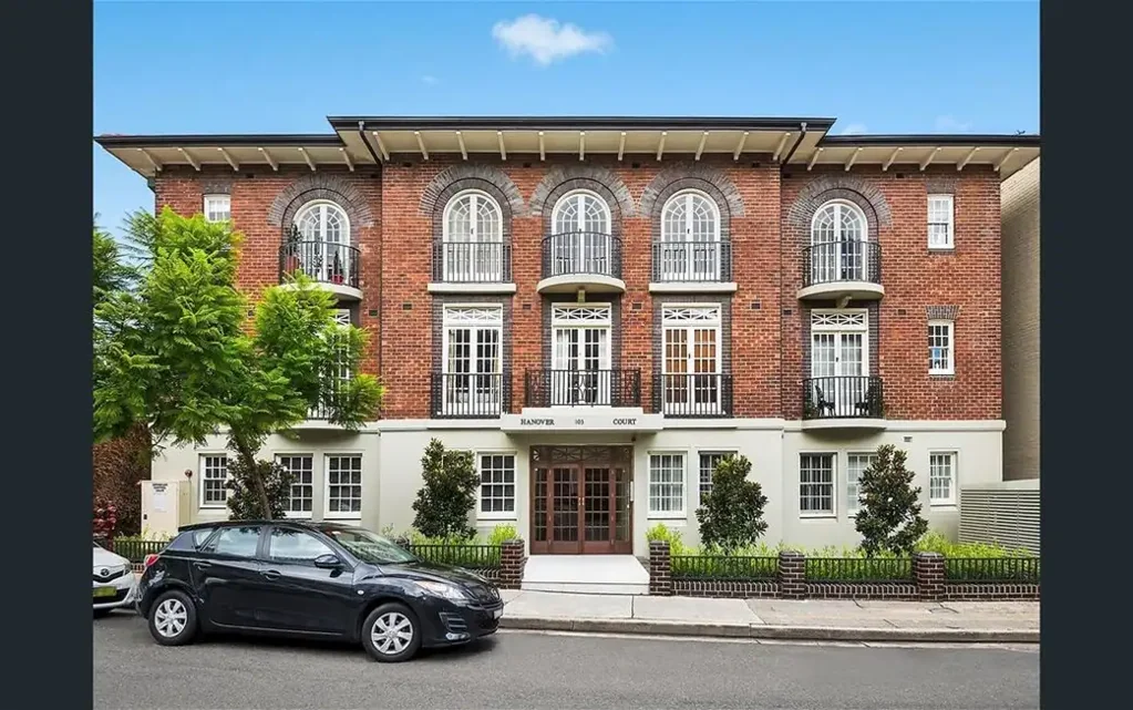 Renovated 1br executive apartment with Opera House Views