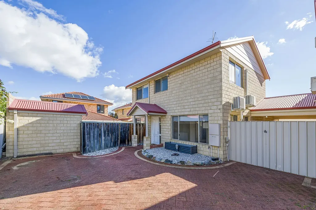 Spacious 3x2 Townhouse in a Convenient Victoria Park Location - NEW PHOTOS COMING SOON!