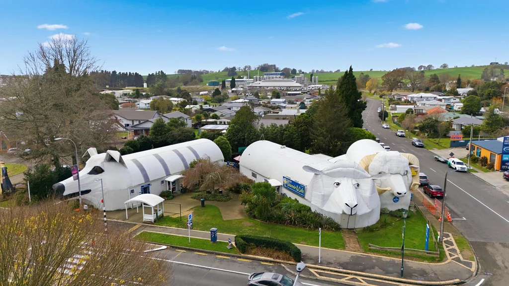 Tirau Own an iconic South Waikato tourism landmark