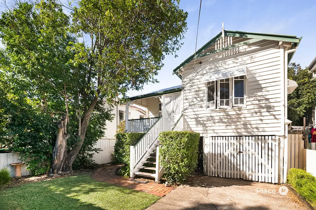 Norman Park 3침실 Quintessential Queenslander Tucked Away on a Tree Lined Cul-De-Sac