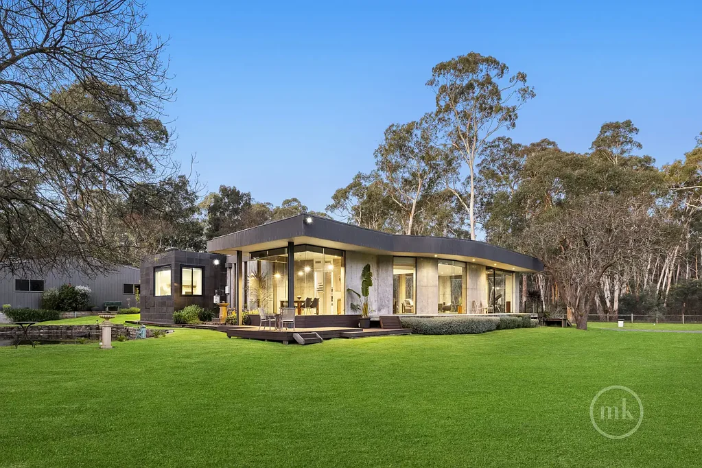Watsons Creek 3 Bedroom Striking architecture with soothing views