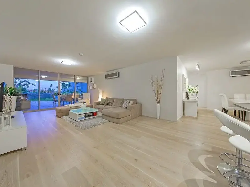 Modern Fully Furnished Two Bedroom Apartment, Cleveland CBD