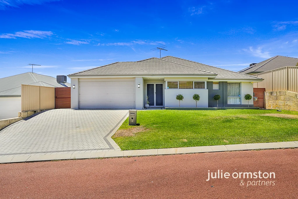 4 Strasbourg Vista, Hocking, WA 6065